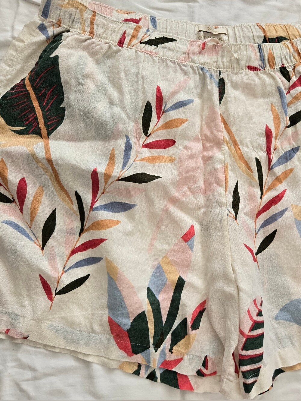 Cynthia Rowley 2X White Floral Print %100 Linen Shorts with Multicolor Leaves